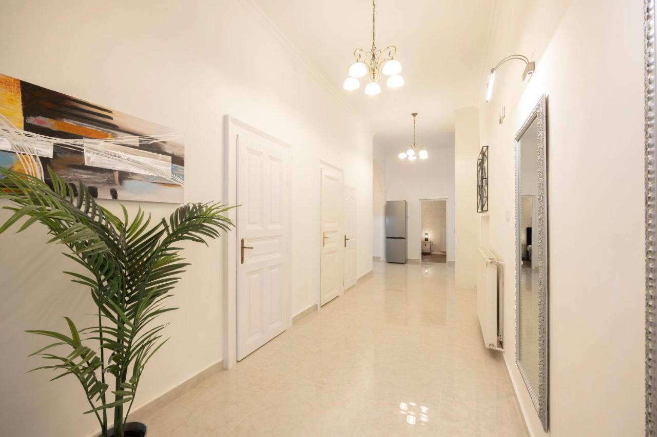 Luxurious Central Grand Home W/ 3Bedrm 2Bathrm Budapest Exterior foto